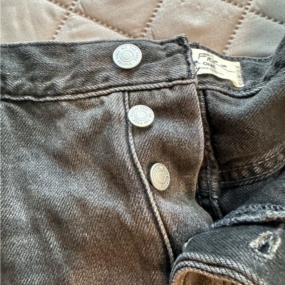 We The Free black distressed denim cutoff shorts size 31 - Picture 2 of 4